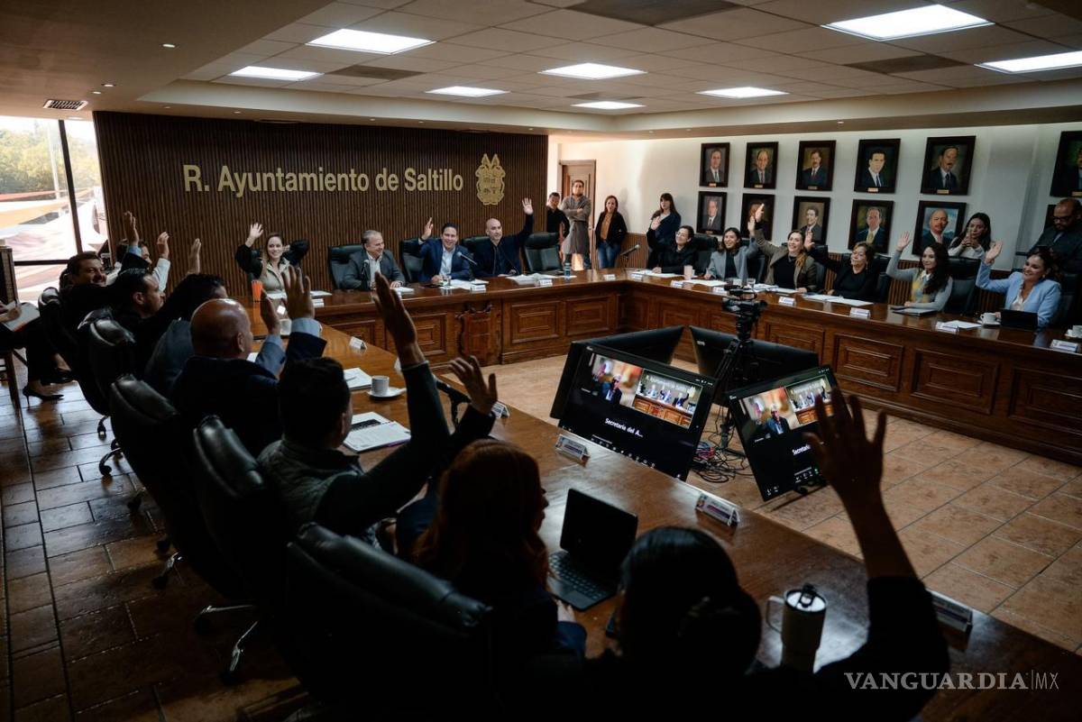 $!El alcalde Javier Díaz González reconoció la trayectoria de servidores públicos municipales destacados.