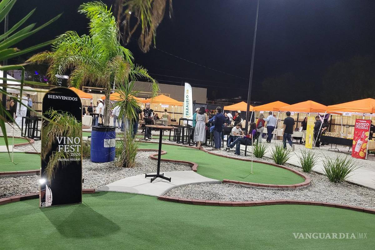 $!Los asistentes tuvieron la oportunidad de degustar entre 40 y 50 variedades de vino presentadas por productores participantes.