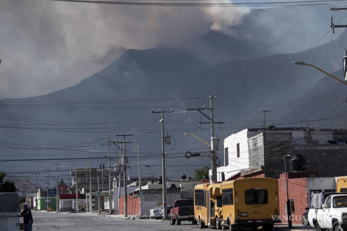 $!Saltillo, Coahuila 19 de mayo de 2022. Incendio forestal en la Sierra Zapaliname, municipio de Saltillo.