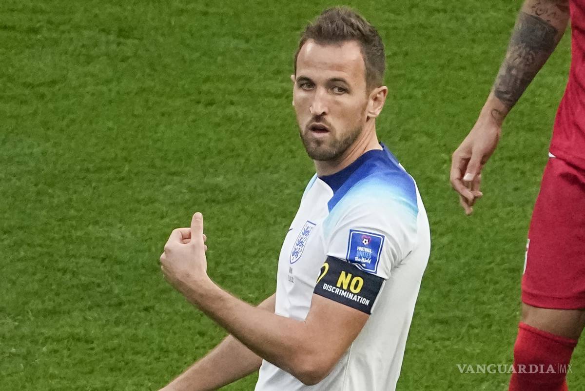 $!Harry Kane con el brazalete pidiendo “no discriminación”.