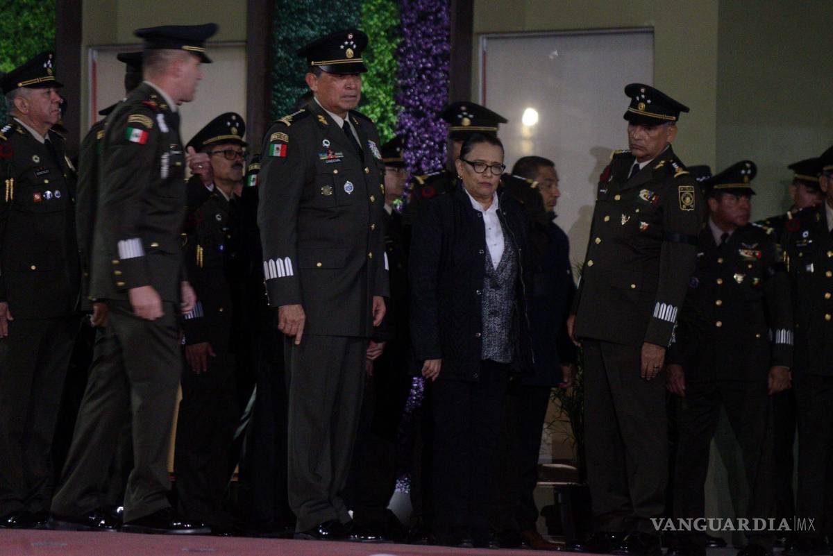 $!Luis Cresencio Sandoval, secretario de la Defensa Nacional junto a Rosa Icela Rodríguez, secretaria de Seguridad y Protección Ciudadana.
