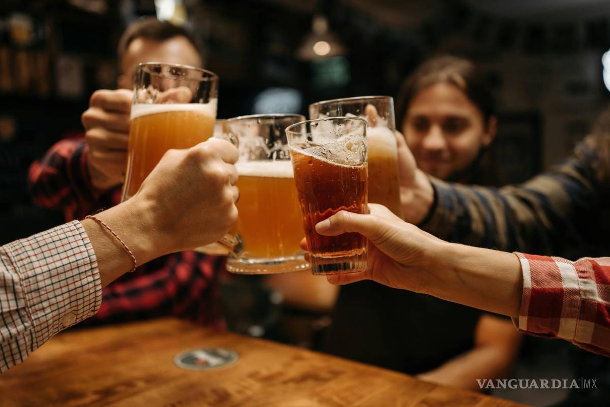 $!El alcohol altera el equilibrio de sustancias químicas del cerebro llamadas neurotransmisores.