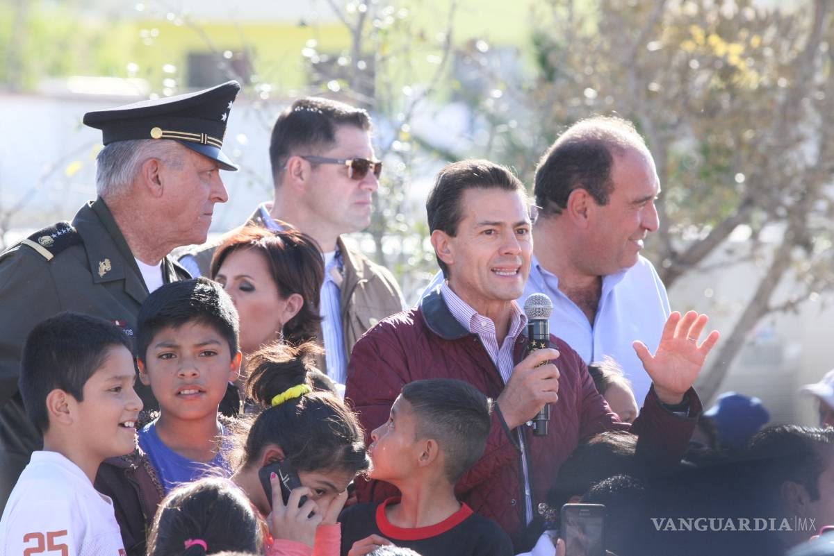 $!Entrega Peña Nieto viviendas reconstruidas en zona afectada por tornado en Ciudad Acuña