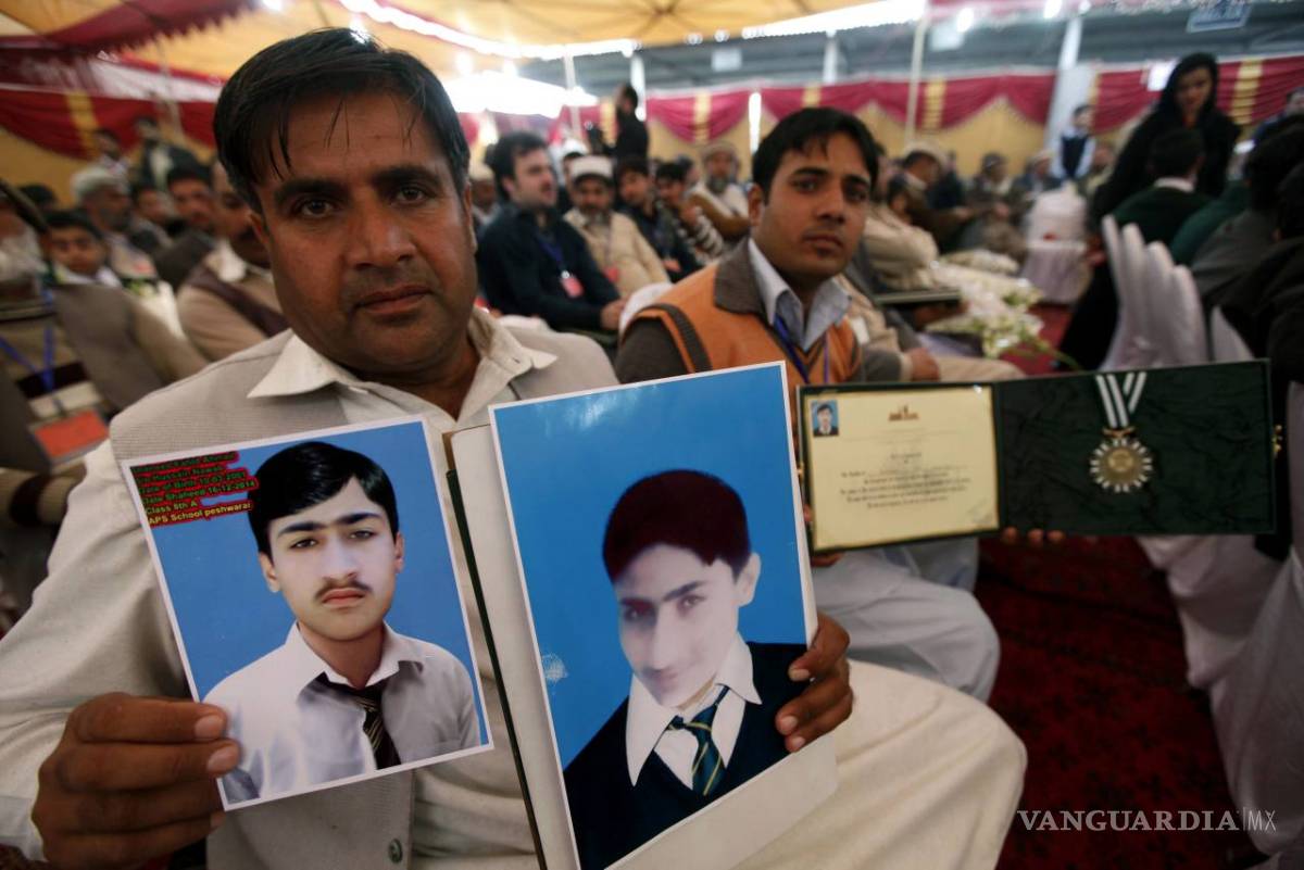 $!Pakistán conmemora primer aniversario de masacre en escuela Peshawar