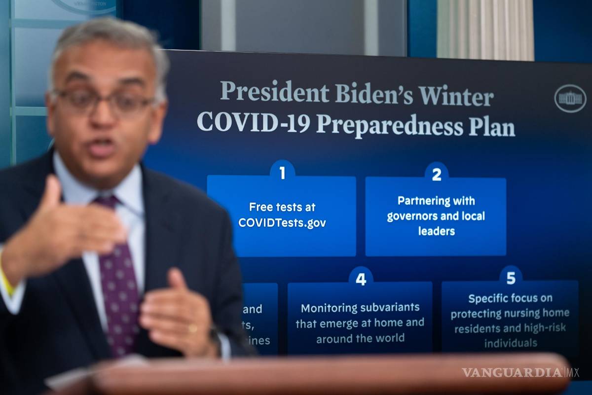 $!Ashish Jha, coordinador de respuesta a pandemias del gobierno de Biden, responde preguntas en la Casa Blanca en Washington el jueves 15 de diciembre de 2022. (Cheriss May/The New York Times)
