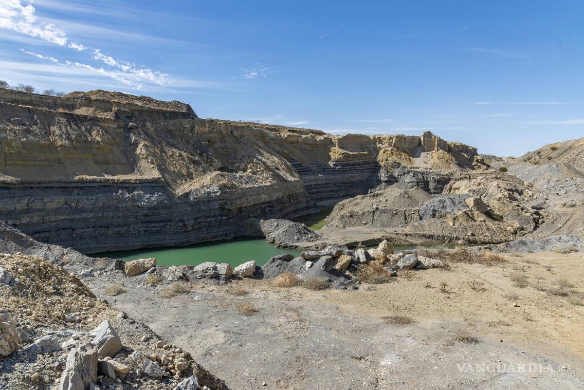 $!Un año después ese tajo está abandonado y con el acuífero expuesto.