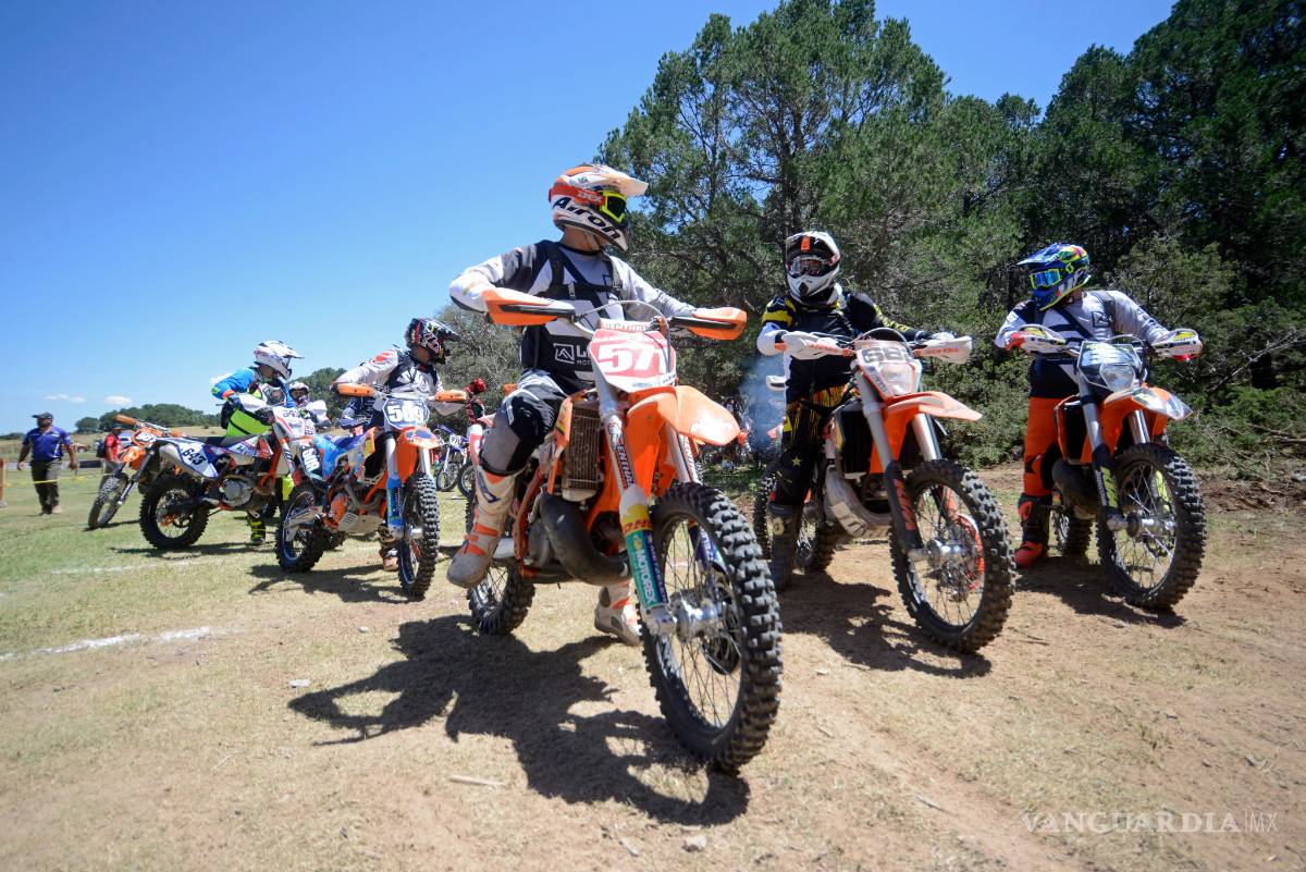 $!Enduristas dominan la pista