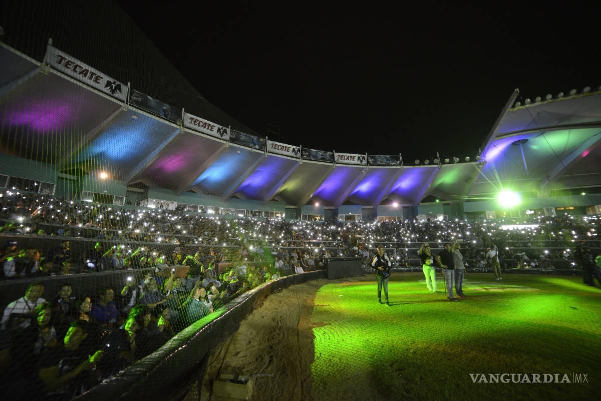 $!Ni con lleno de estadio y fiesta de inauguración, levantan los Saraperos