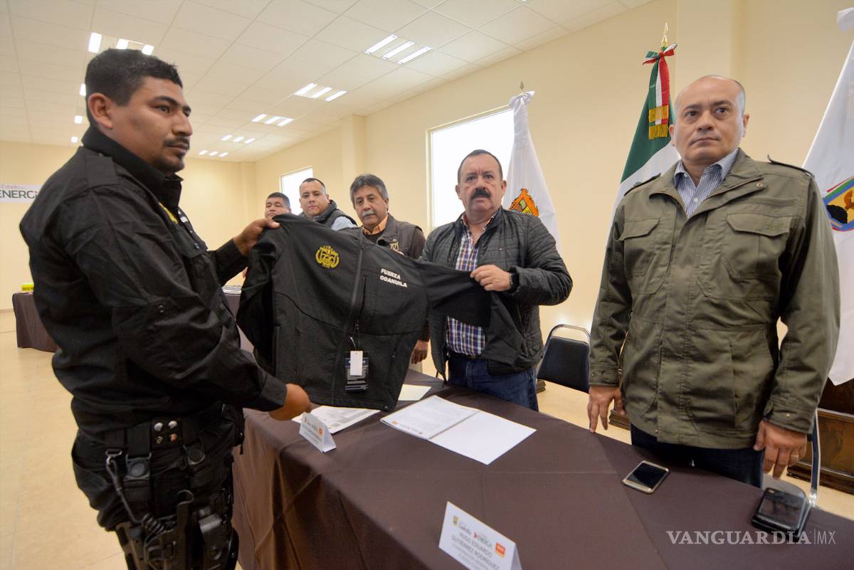 $!Entregan equipo a elementos de Fuerza Coahuila