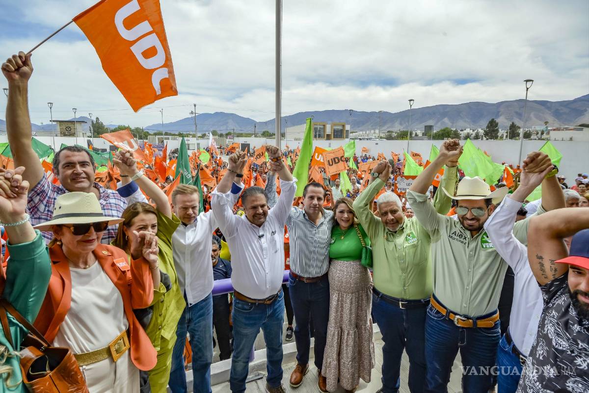 $!Evaristo Lenin Pérez Rivera en su registro como candidato a la gubernatura abanderando a la Unidad Democrática de Coahuila (UDC) y Partido Verde.