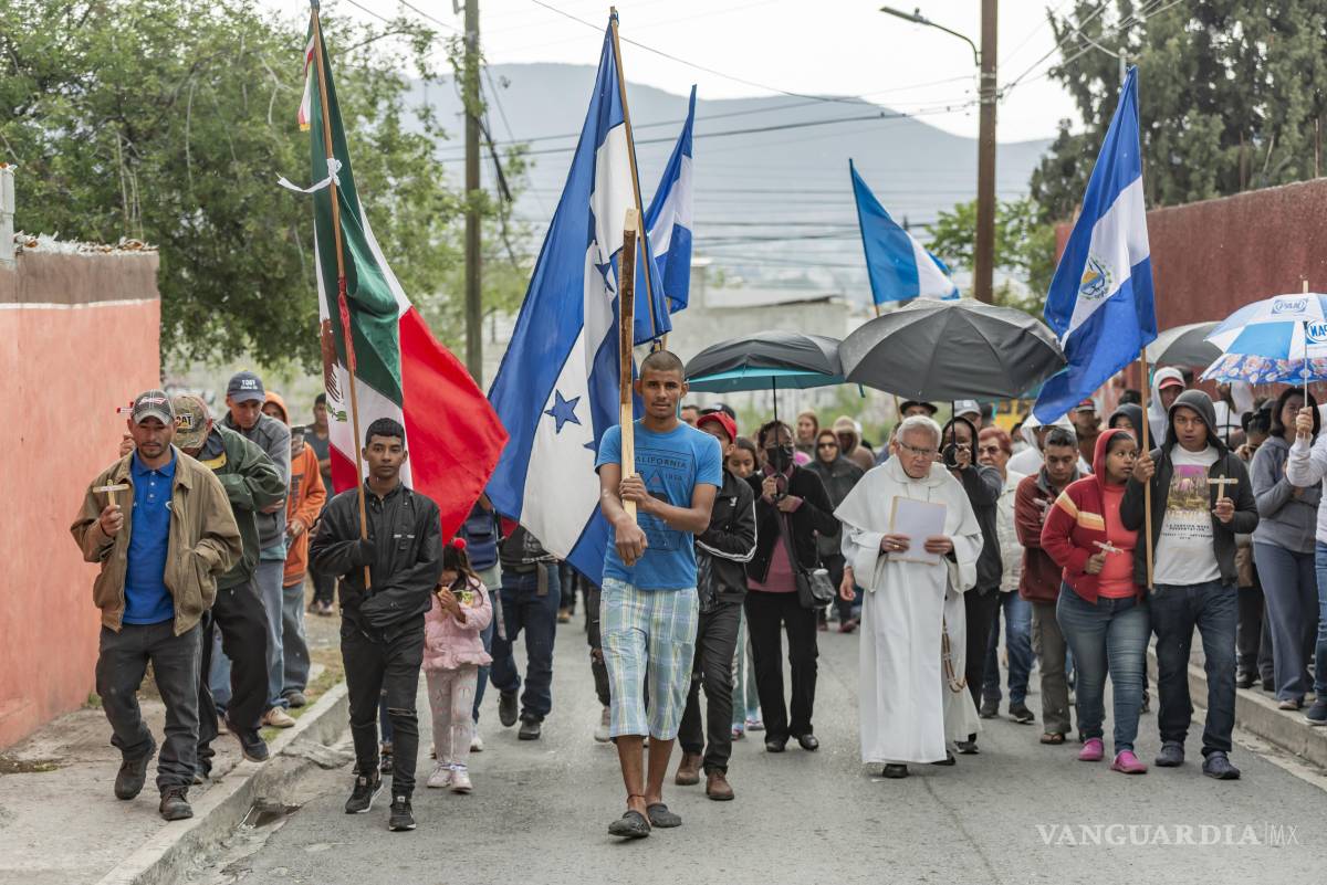 $!La defensa de las personas migrantes fue una de las primeras banderas que levantó el obispo Raúl Vera, que a la postre derivó en la creación de la Casa del Migrante.