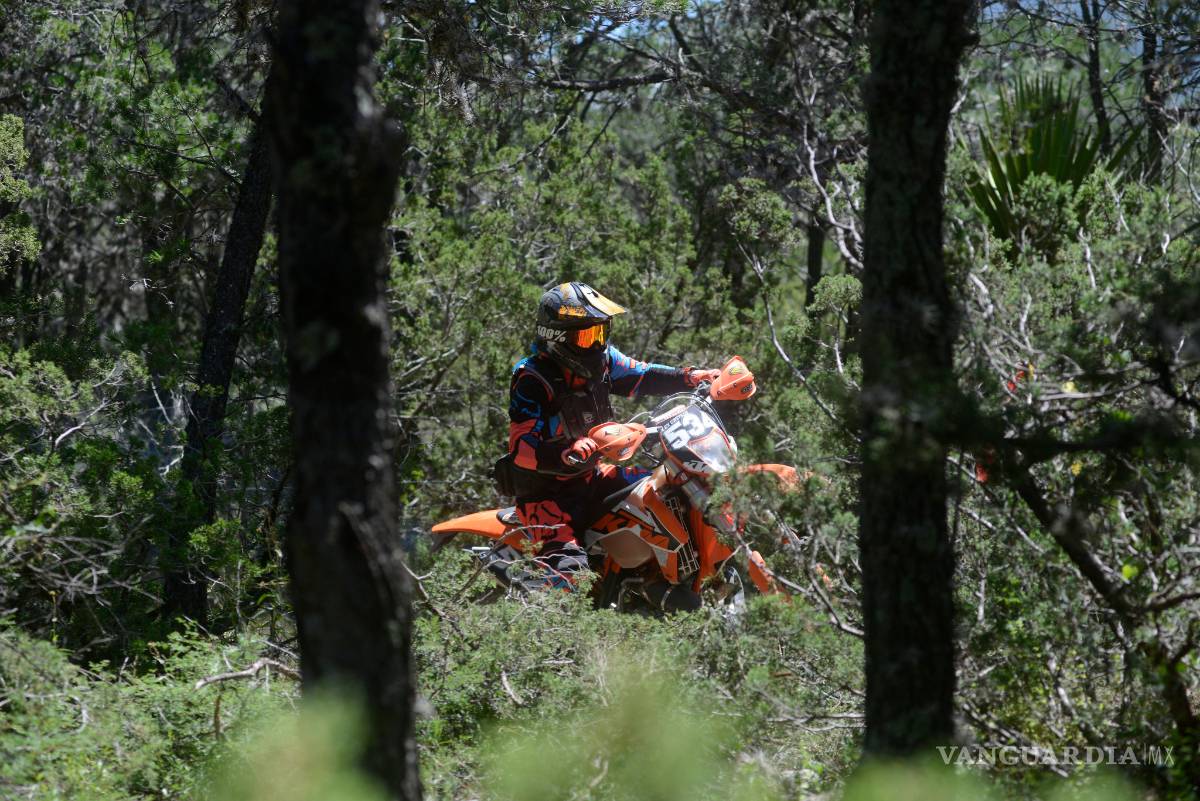 $!Enduristas dominan la pista