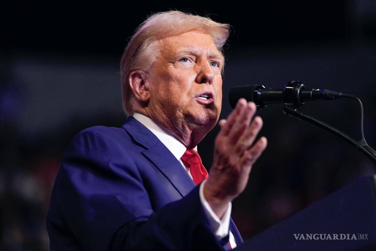 $!El expresidente Donald Trump, candidato presidencial republicano, habla en un mitin de campaña en el Mohegan Sun Arena en Pensilvania.