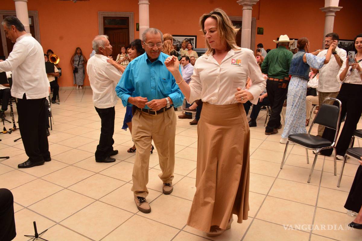 $!Realizan ‘Baile del Recuerdo’ en celebración a los adultos mayores