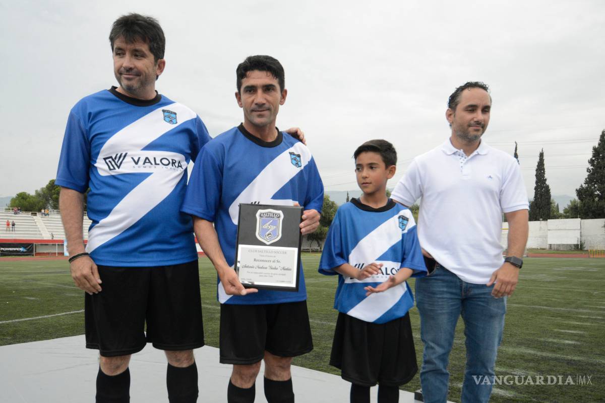$!Como todo un 'crack', Sinha es la gran figura en su juego de homenaje en Saltillo