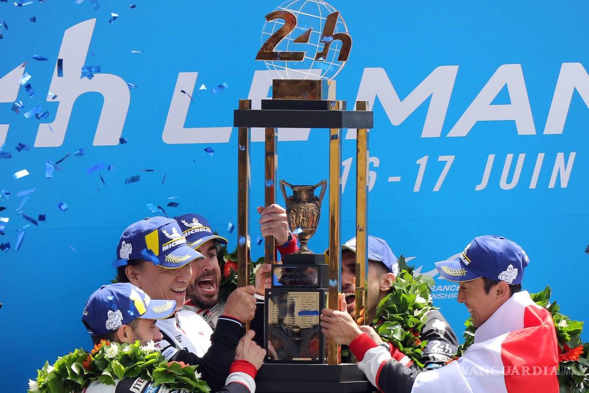 $!Toyota por fin gana las 24 Horas de Le Mans, gracias a Buemi, Nakajima y Fernando Alonso