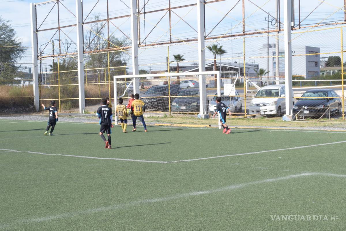$!Colegio San José le da la vuelta a Pumas Saltillo y sacan una importante victoria en la Copa Navideña Rayados Saltillo