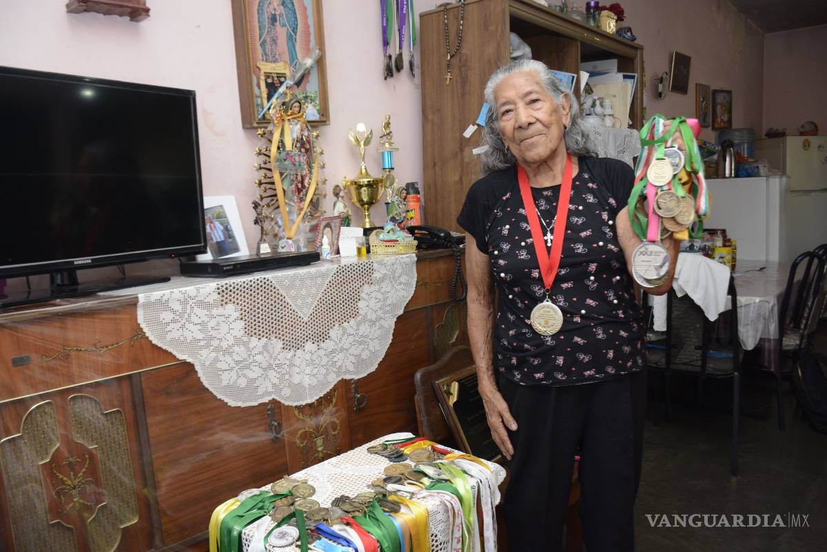 $!La mujer de 90 años que tiene 200 medallas y sigue corriendo, de Coahuila para el mundo