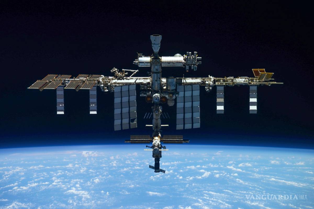$!La Estación Espacial Internacional desde una nave espacial rusa Soyuz MS-19 después de desacoplarse.