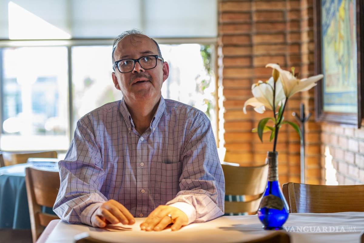 $!Felipe comenzó a escribir desde que tenía 7 años, inició su carrera en el periodismo hace 37 años y asegura que todo los días aprende algo nuevo de colegas y escritores.