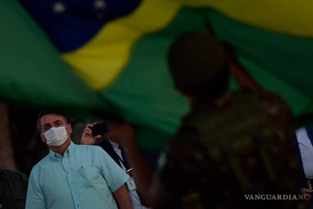 $!Bolsonaro saluda a sus seguidores en Brasil tras dar positivo por tercera vez a COVID-19