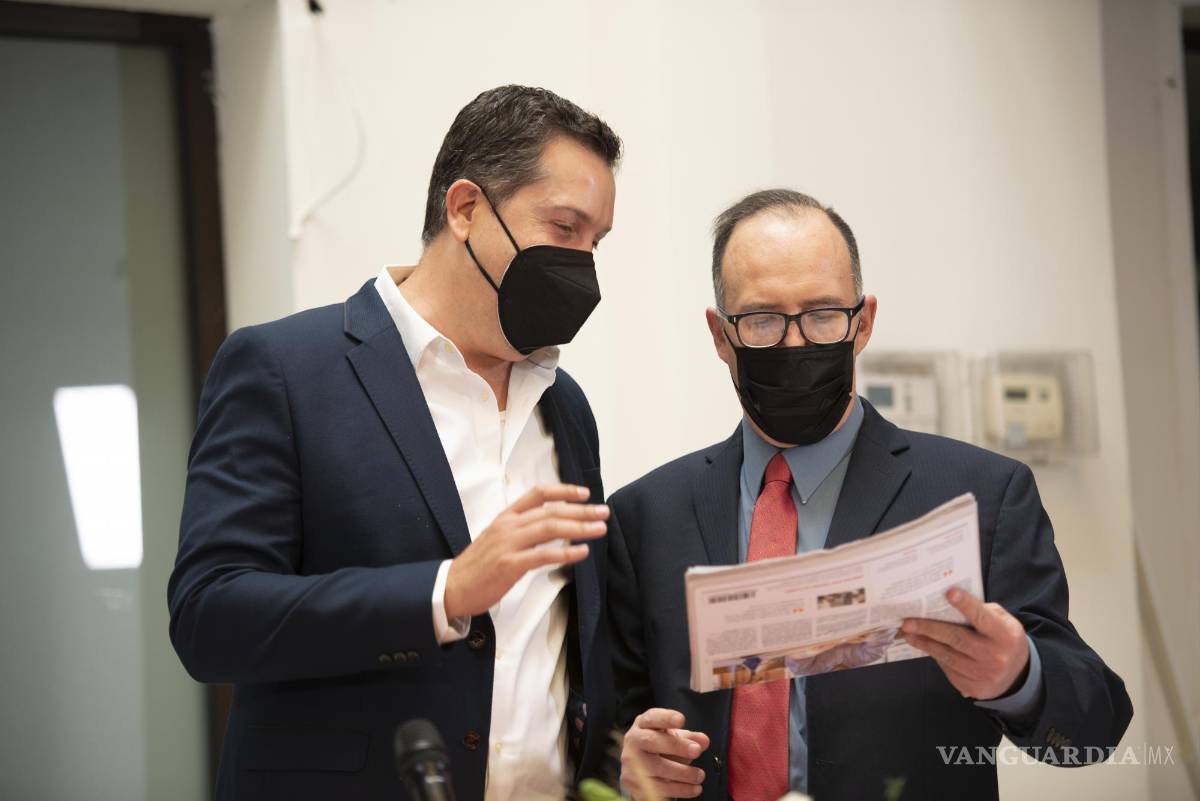 $!Armando Castilla, director general de Vanguardia, recordó durante el homenaje la tranquilidad y gusto de trabajar con alguien tan comprometido como Felipe quien “le dio paz” a la redacción.