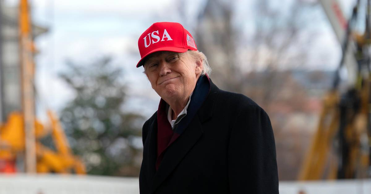 Un 80% de los latinos desaprueba a Trump y el 71% asegura que se ha excedido en las deportaciones