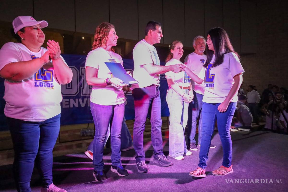 $!El rector dirigió un mensaje de bienvenida, invitando a los jóvenes a disfrutar su vida universitaria y sentirse orgullosos de la UAdeC.