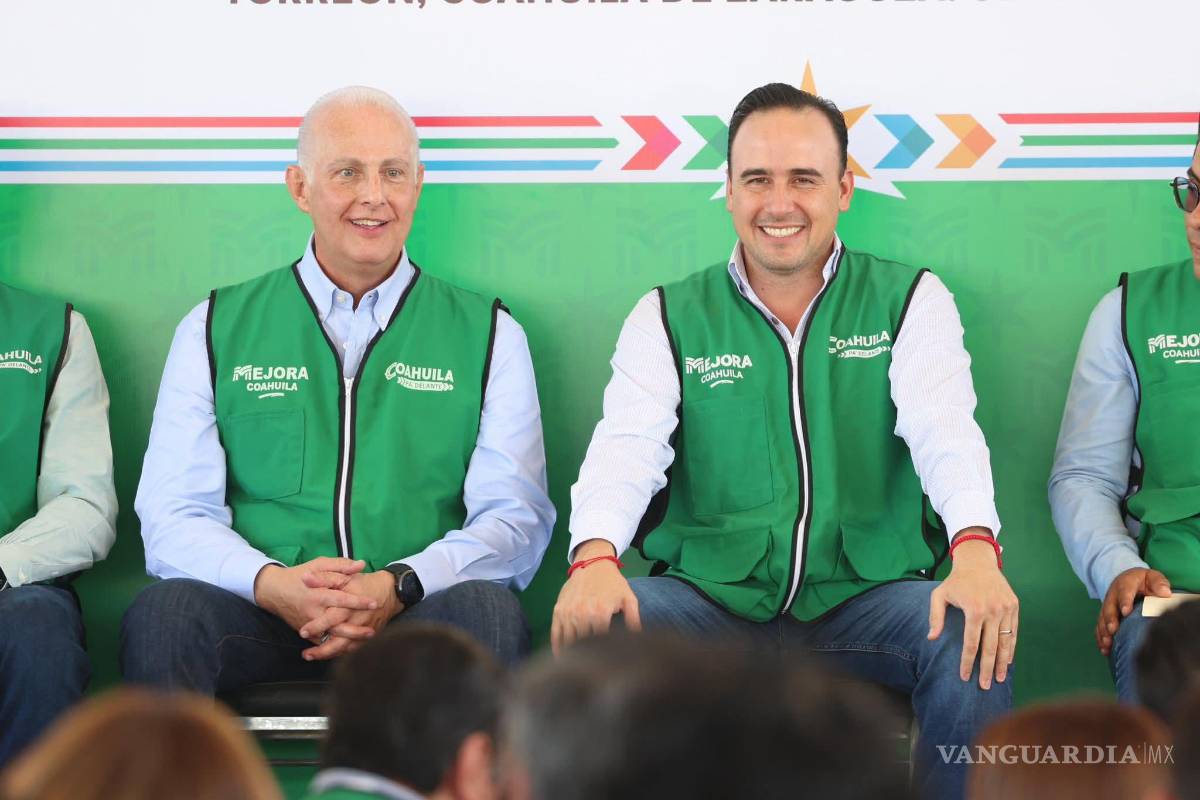 $!El gobernador Manolo Jiménez y el alcalde Román Cepeda supervisaran los trabajos de pavimentación en calles de Torreón.