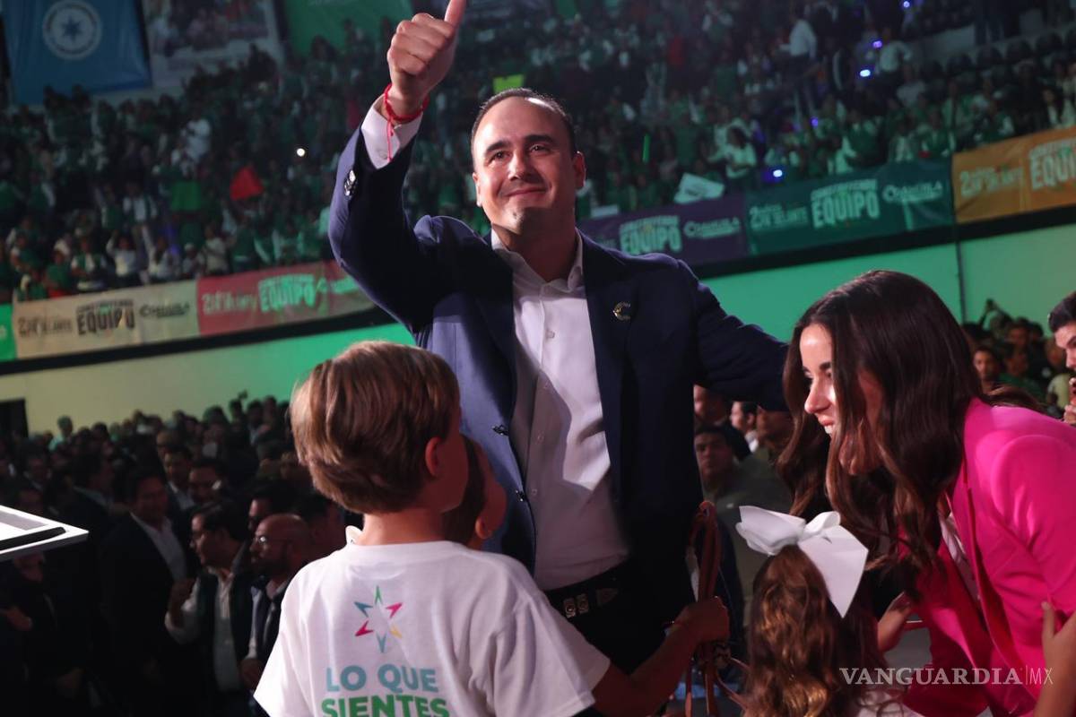 $!El Gobernador estuvo acompañado de su familia en este informe ciudadano.