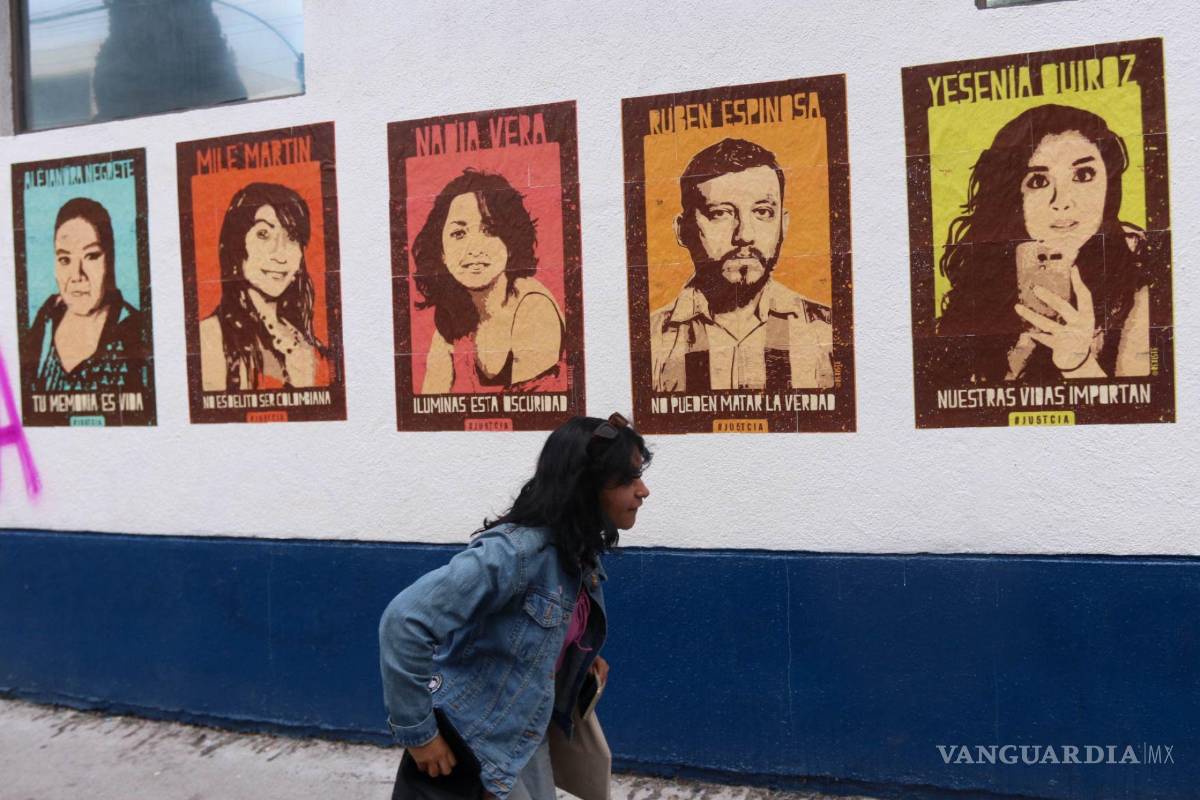 $!Colectivos protestaron en la Fiscalía General de Justicia de la CDMX a una década del multihomicidio de Mile Martín, Yesenia Quiroz, Nadia Vera, Rubén Espinoza y Alejandra Negrete en la colonia Narvarte. | Foto: Cuartoscuro