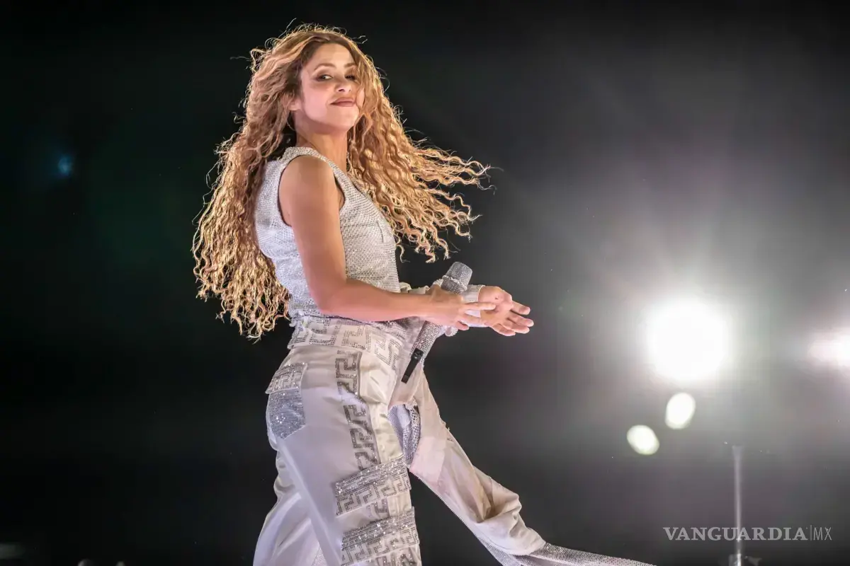 Hombre de 80 años es engañado por cuenta falsa de Shakira; interpone demanda a la cantante