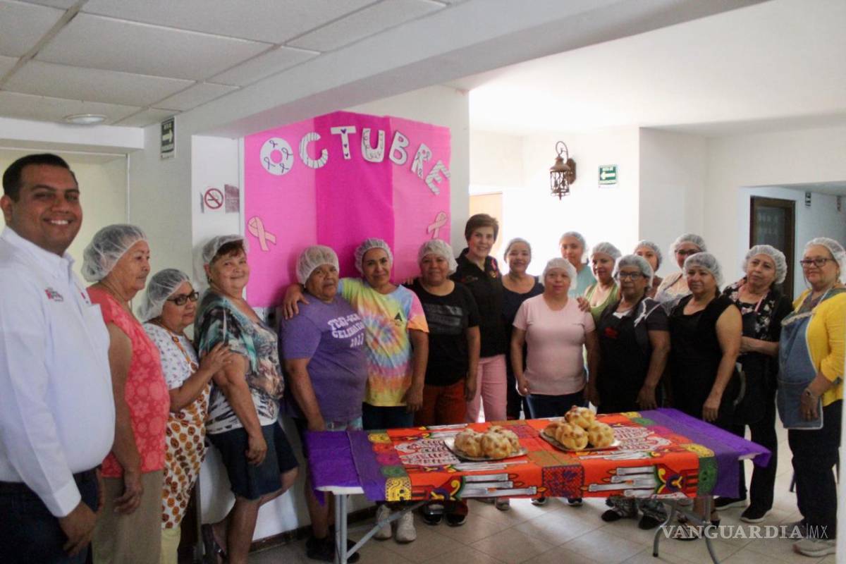 $!El DIF Torreón fomenta la unión y la creatividad a través de los talleres de pan de muerto.