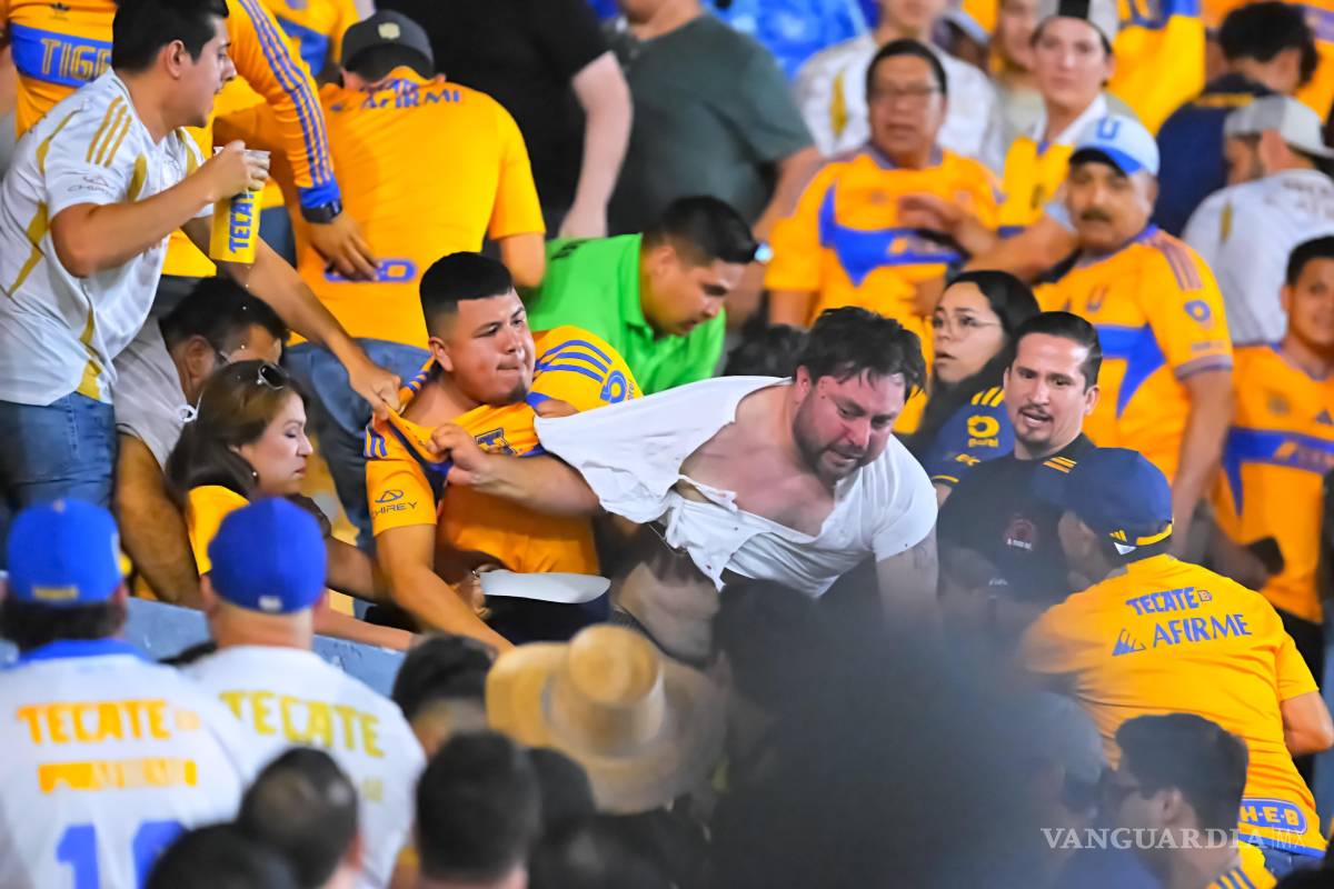 Detenidos tras riñas en Tigres vs América; denuncian agresión en Chivas vs Juárez