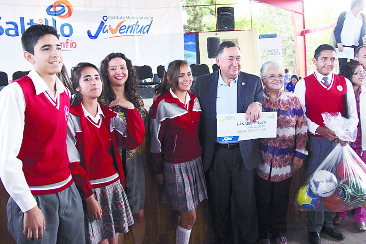 Premian a secundarias de Saltillo por campaña de reciclaje