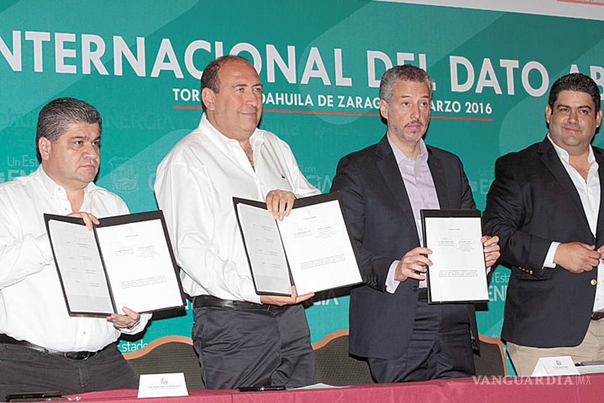 Líderes reconocen a Rubén Moreira su trabajo en educación