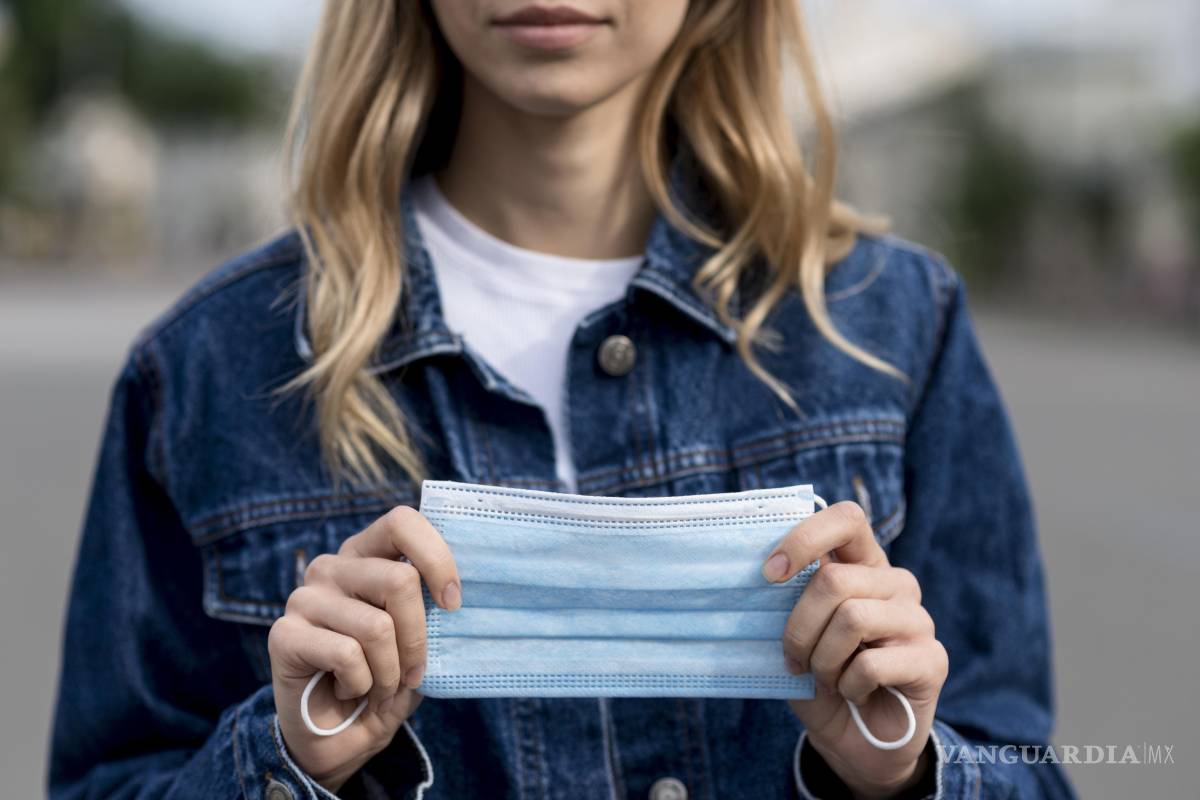 Reino Unido retoma cubrebocas por brote de gripe H3N2