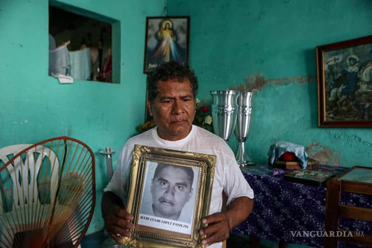 Revelan que uno de los 43 normalistas de Ayotzinapa es un supuesto infiltrado de la Sedena