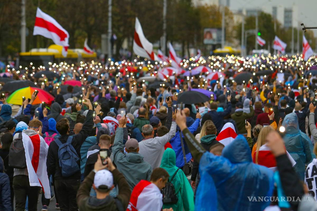 Sancionan Reino Unido y Canadá a Lukashenko