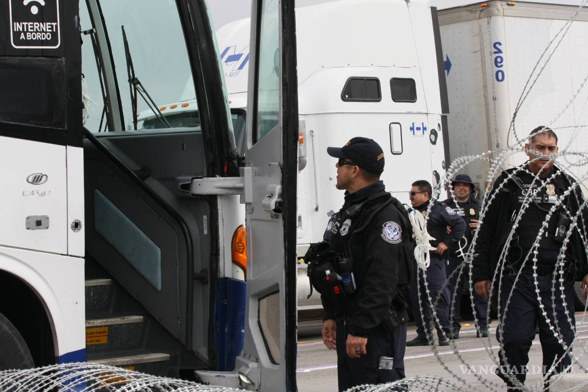 Blindan frontera Eagle Pass-Piedras Negras por flujo migrante