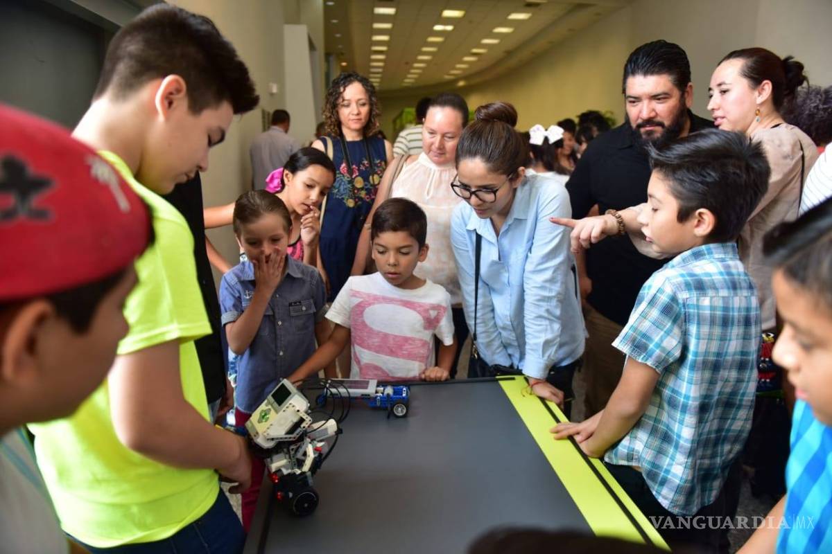 Concluye campamento de Ciencia y Robótica en biblioteca Pape de Monclova