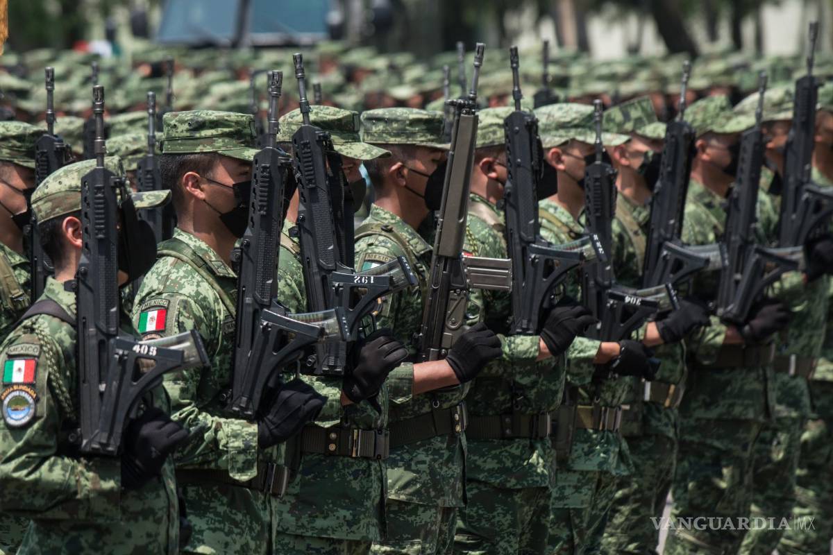 Invierte Sedena 1.8 mdp en peluches, plumas y gorras