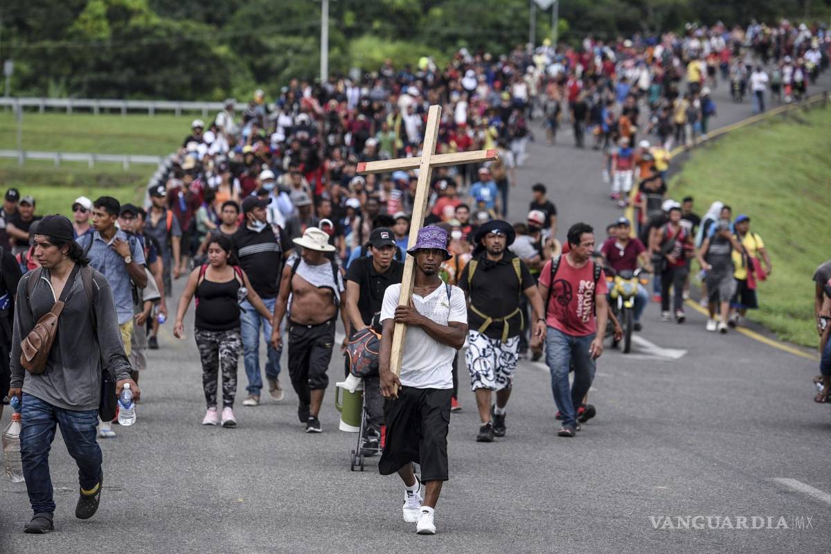 Caravana de migrantes avanza hacia la CDMX