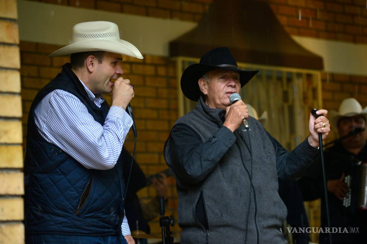 Celebra Jericó su cumpleaños entre priístas