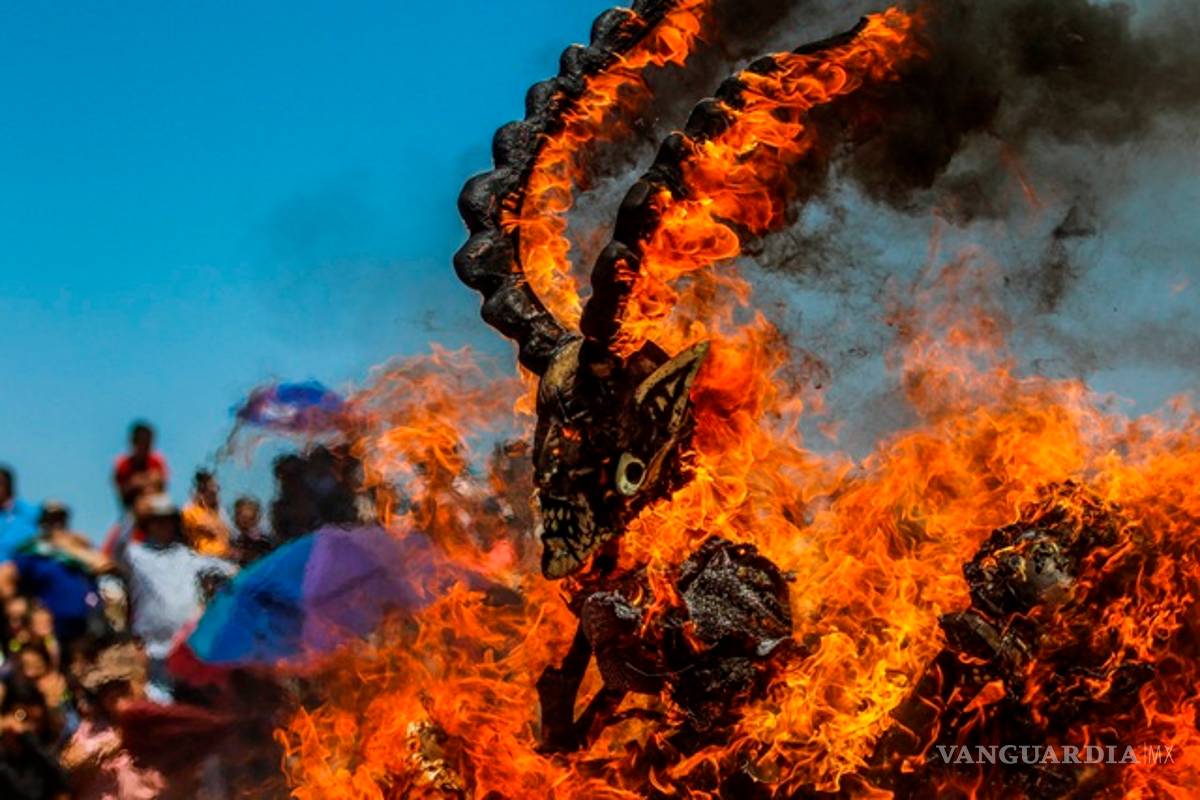 El ritual de Semana Santa de los Fariseos (Fotogalería)