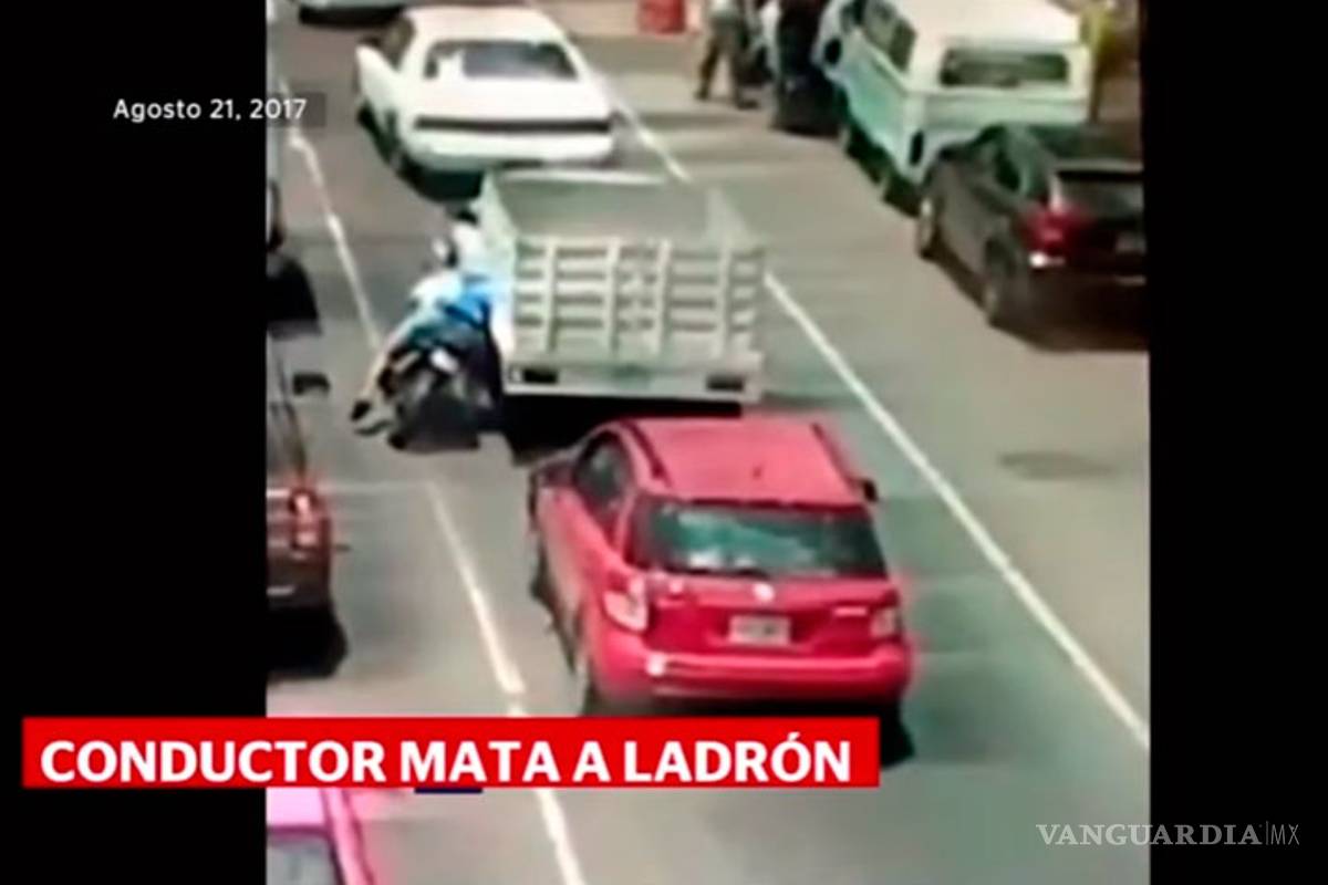 Conductor mata a tiros a asaltante que iba en moto (video)