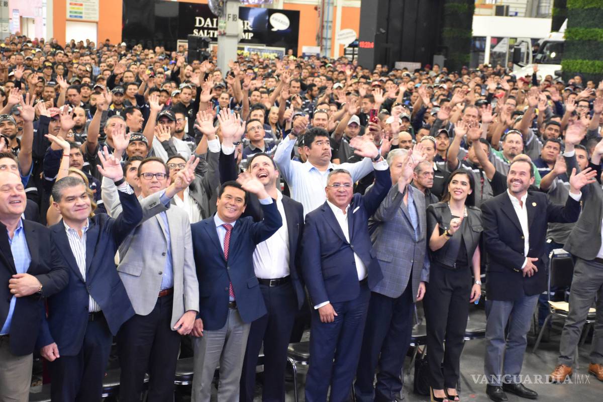 Cumple Daimler 10 años en Saltillo; así lo festejan en la capital de Coahuila