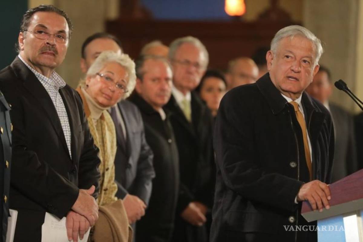 AMLO revela red de huachicol en Pemex que robaba 80% del combustible; tres funcionarios fueron detenidos