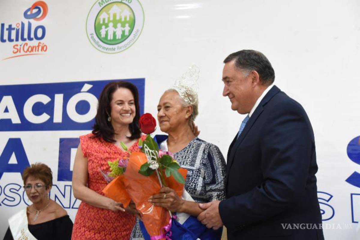 Coronan en Saltillo a la reina de los adultos mayores