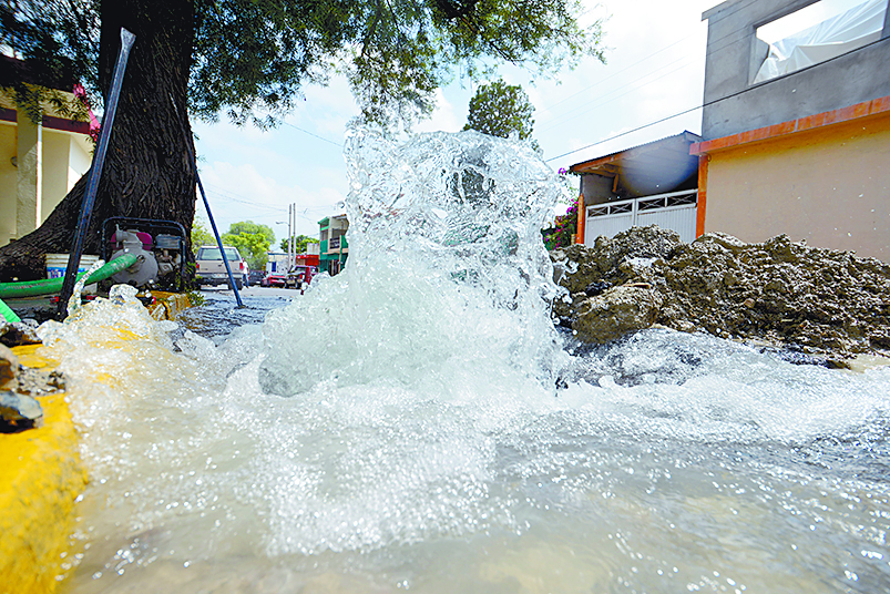 Desperdicio: Error de Agsal provoca gigantesca fuga de agua en Saltillo